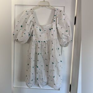 Nasty Gal White w/ Floral Print Smocked Mini Dress with Sweet Puff Sleeves. Sz 6